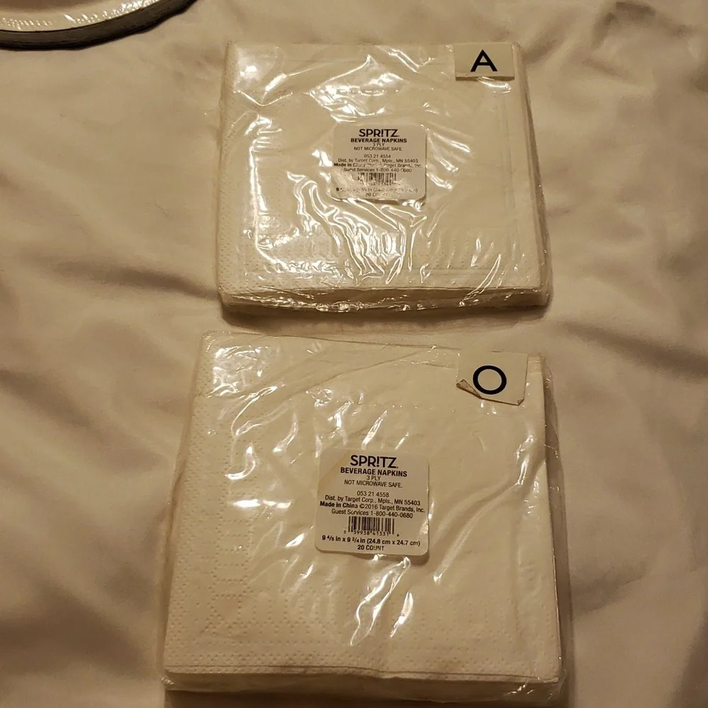 Nwt Pool party desert plates and napkins